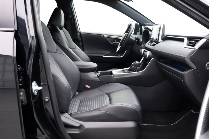 Toyota RAV4 2,5 HB Black Edition 4WD CZ DPH