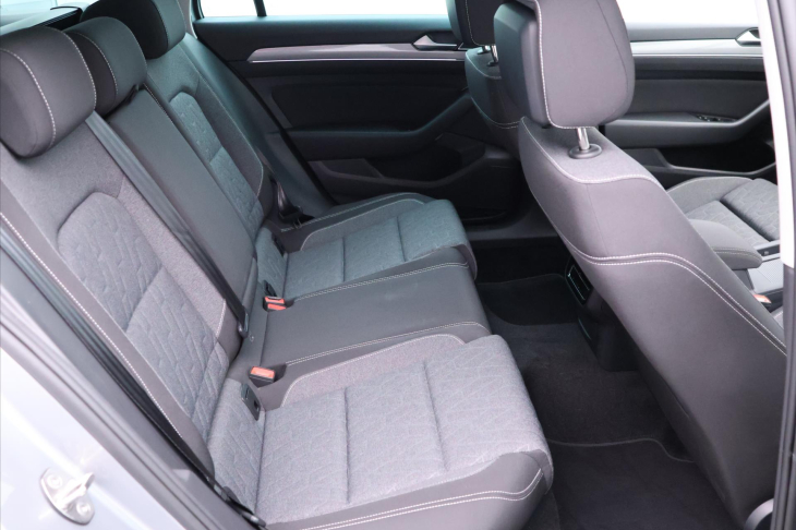 Volkswagen Passat 2,0 TDI DSG IQ Light 1.Maj DPH