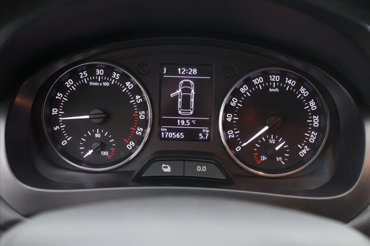 Škoda Rapid 1,6 TDI 77kW Style Xenon Navi