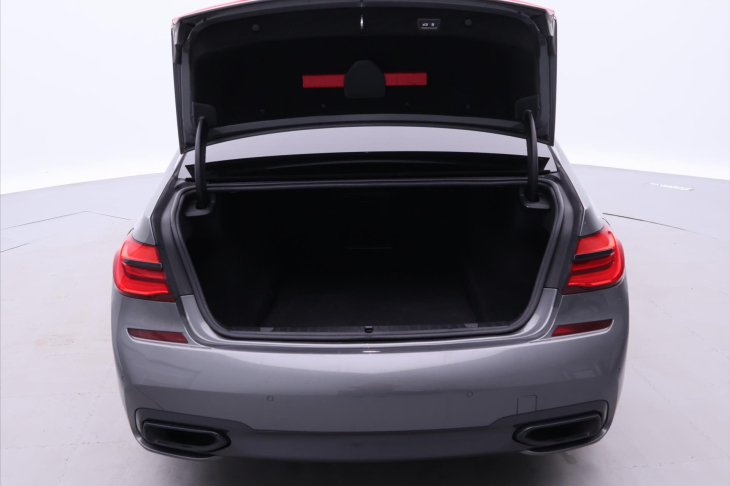 BMW Řada 7 4,4 750i 330kW xDrive DPH