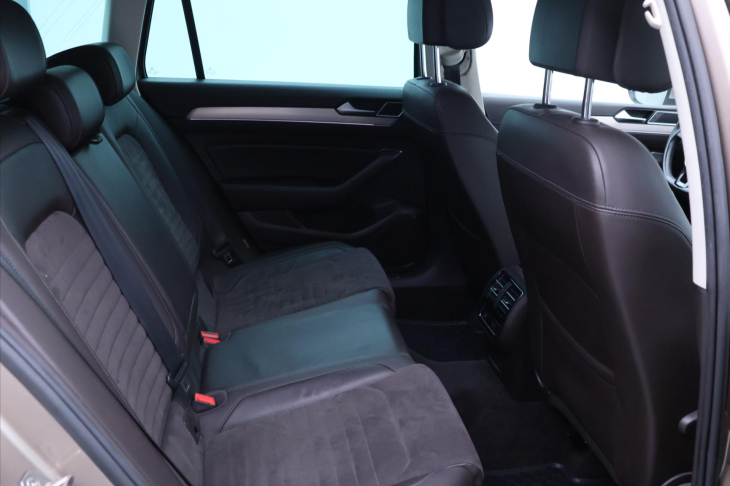 Volkswagen Passat 2,0 TDI 110kW Highline LED CZ