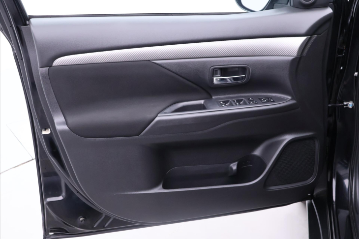 Mitsubishi Outlander 2,3 DI-D 110kW 4WD CZ Instyle