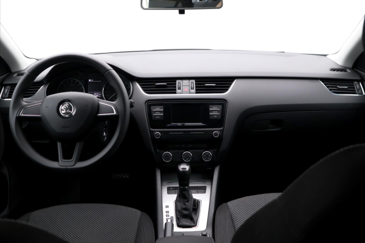 Škoda Octavia 1,6 TDi 81kW DSG Ambition CZ