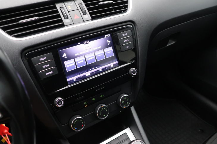 Škoda Octavia 1,6 TDI 85kW CZ Ambition DPH