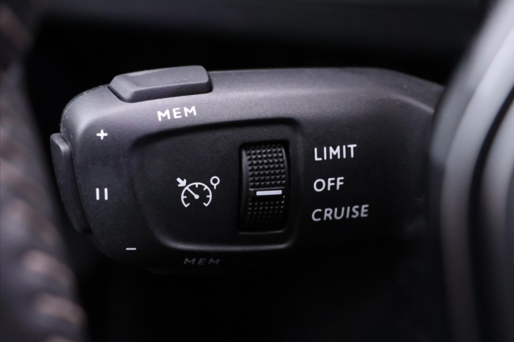Peugeot 3008 1,2 PT 96kW Active Pack DPH CZ