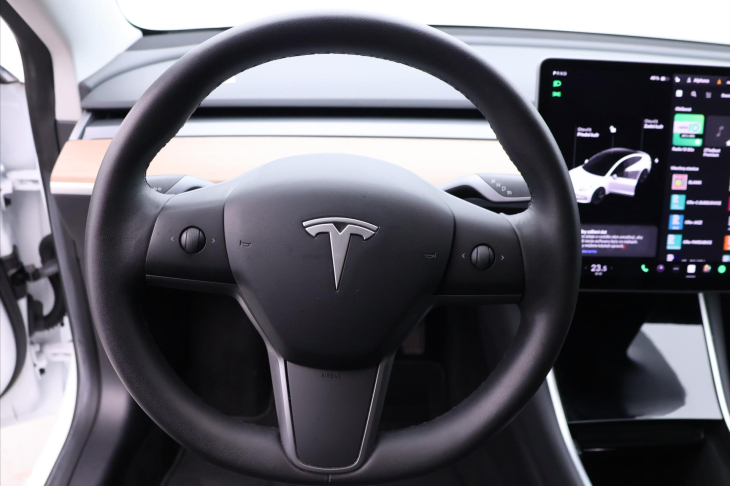 Tesla Model 3 Long Range AWD tažné DPH
