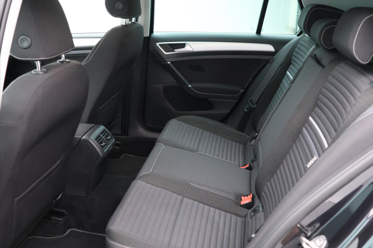 Volkswagen Golf 1,4 TSI 90kW Cup 1.Majitel