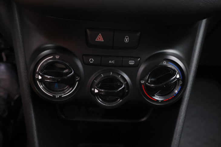 Peugeot 208 1,0 i 50kW Klimatizace