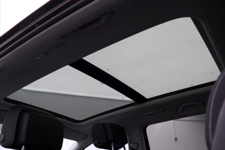 Volkswagen Touran 2,0 TDI 103kW DSG Match Panorama