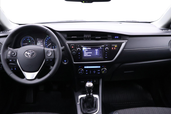 Toyota Auris 2,0 D-4D CZ Sports 1.Maj Tažné