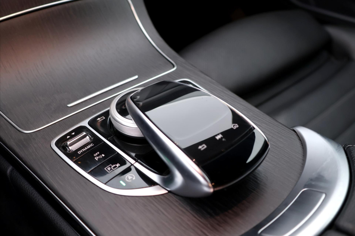 Mercedes-Benz Třídy C 2.0 300d 180kW 4Matic CZ DPH