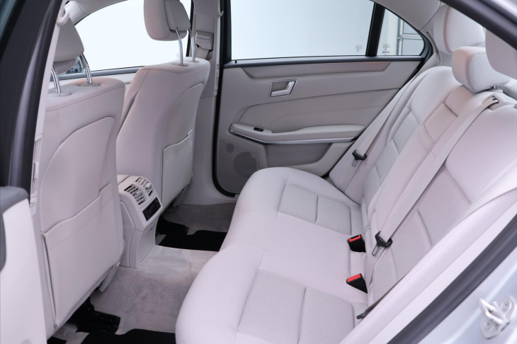 Mercedes-Benz Třídy E 3,5 E 400 Serv.kniha LED