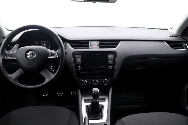 Škoda Octavia 1,6 TDI 77 kW Elegance Aut.klima