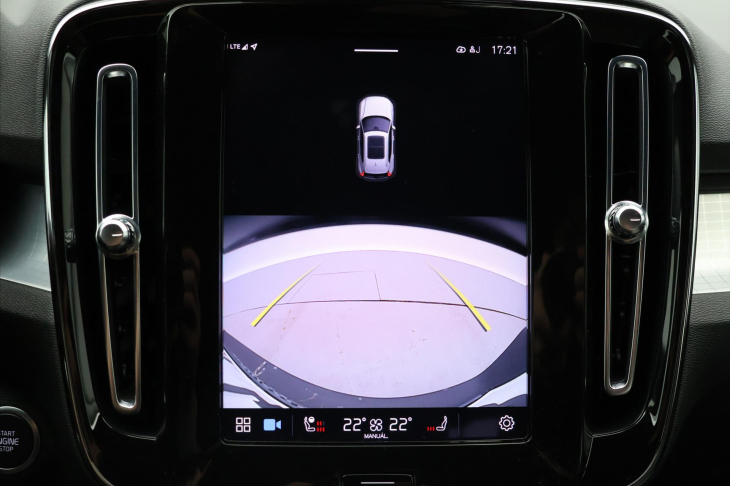 Volvo XC40 2,0 B4 145kW DCT Plus Dark DPH