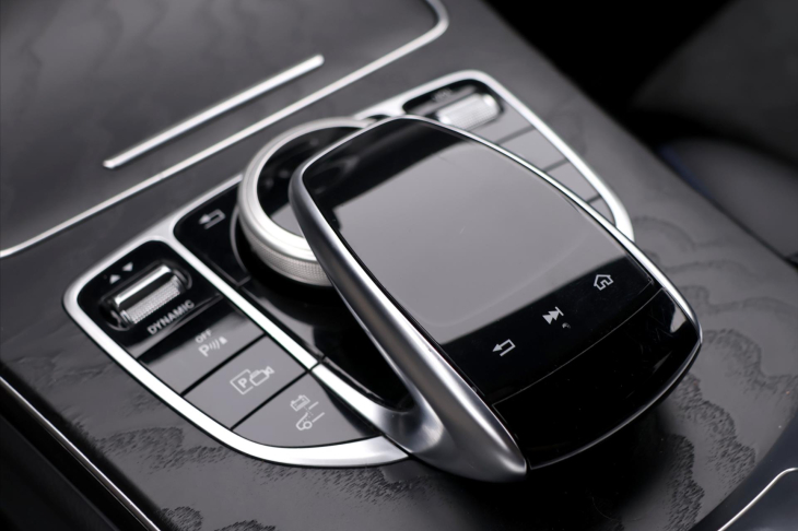 Mercedes-Benz Třídy C 2,0 300de 143kW AMG Night LED