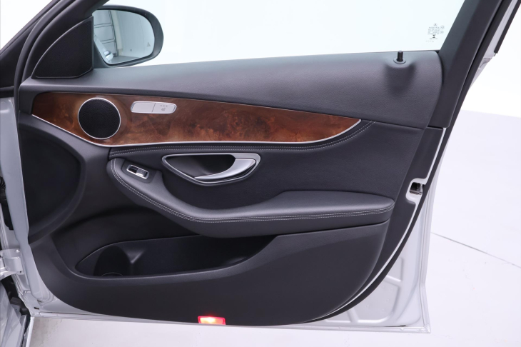 Mercedes-Benz Třídy C 2,1 220d 125kW Aut. Kůže LED