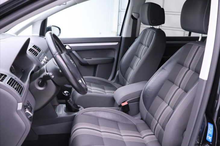 Volkswagen Touran 1,2 TSI Match 7-Míst Serv.kniha