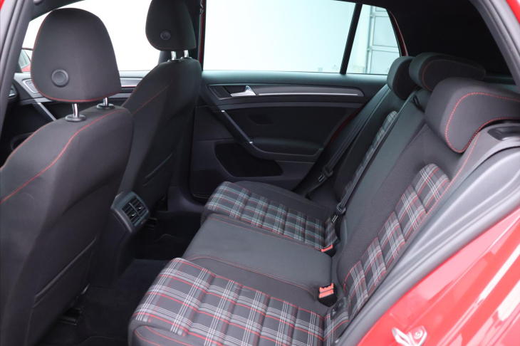 Volkswagen Golf 2,0 TSI GTI 169kW 1.Majitel
