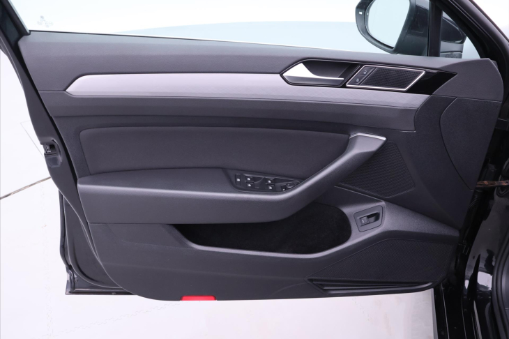 Volkswagen Passat 1,5 TSI 110kW DSG R-Line