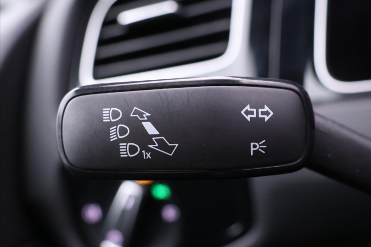 Volkswagen Golf 2,0 TSI R 228kW 4M DSG Virtual