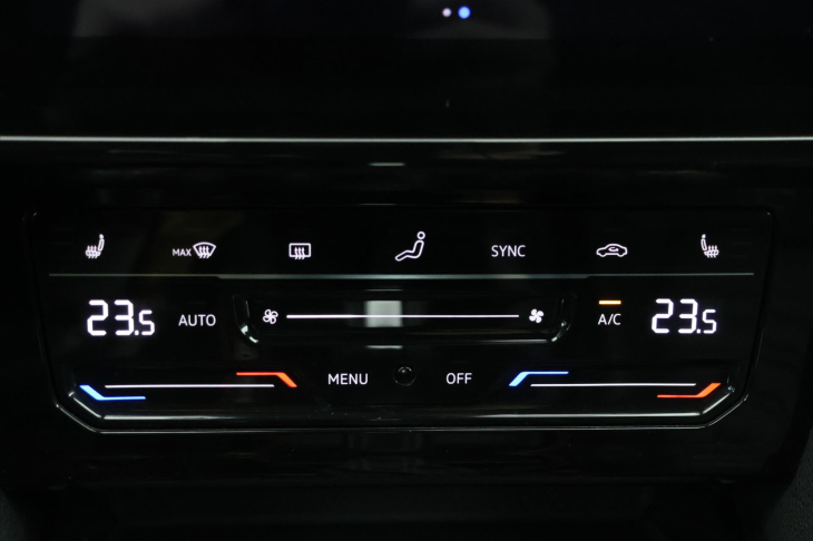 Volkswagen Passat 2.0 TDI DSG R-LINE Matrix