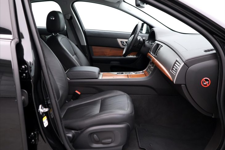 Jaguar XF 3,0 D 155kW Luxury