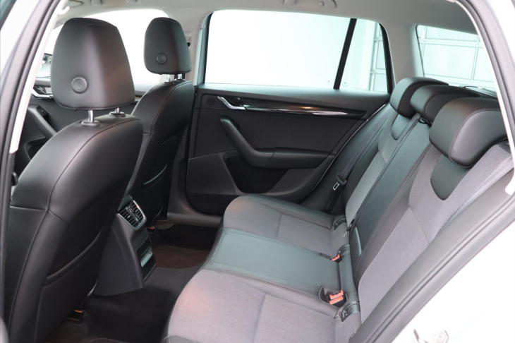 Škoda Octavia 2,0 TDI 110kW DSG Style Kůže