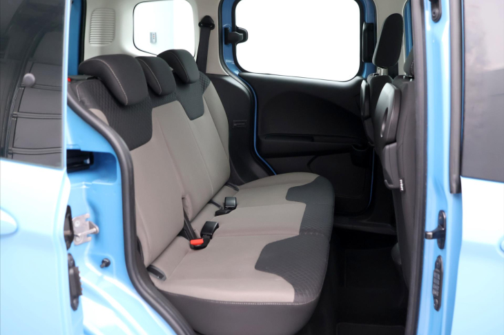 Ford Tourneo Courier 1,0 EB 74kW CZ  Titanium 1.Maj