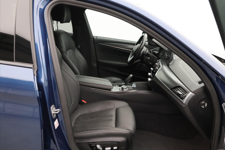 BMW Řada 5 3,0 530d xD CZ M-Sport HUD DPH