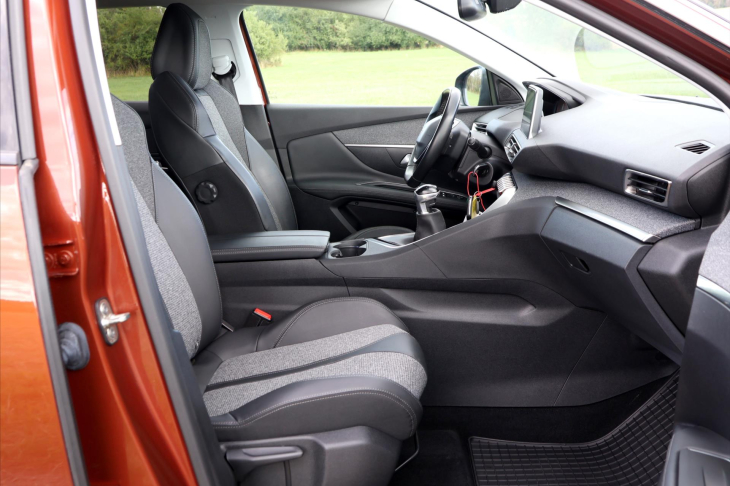Peugeot 3008 1,5 HDi 96kW Allure CZ