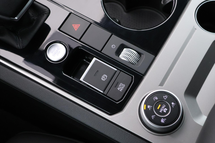 Volkswagen Touareg 3,0 TDI 210kW 4M LED DPH CZ