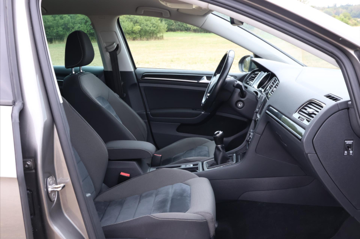 Volkswagen Golf 1,4 TSI 110kW Highline Navi
