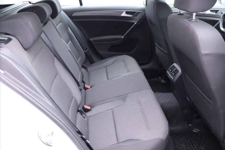 Volkswagen Golf 1,0 TSI 85kW CZ 86 000 km