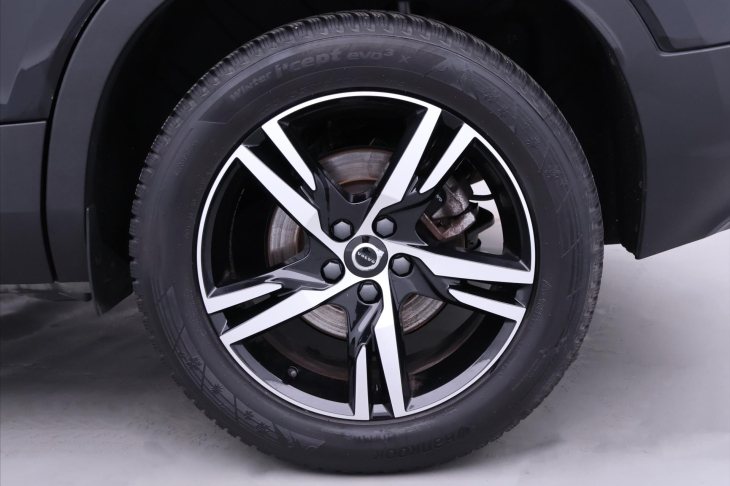 Volvo XC40 2,0 B4 145kW DCT Plus Dark DPH