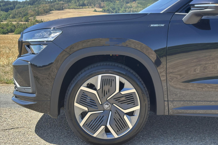 Škoda Kodiaq 2,0 TDI DSG 4x4 Sportline 7-Míst