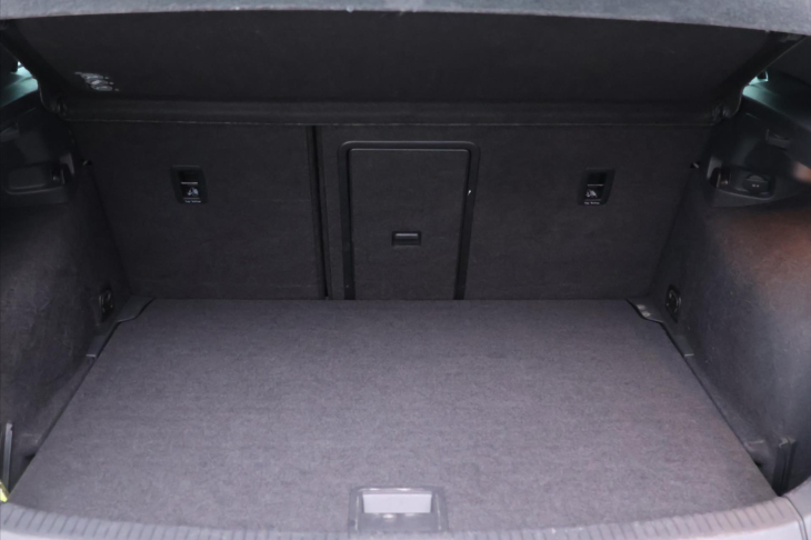 Volkswagen Golf 2,0 TDI 110kW DSG Highline CZ