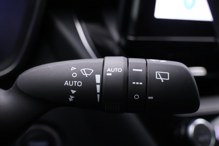 Toyota Corolla 2,0 HEV CZ Executive Sport DPH