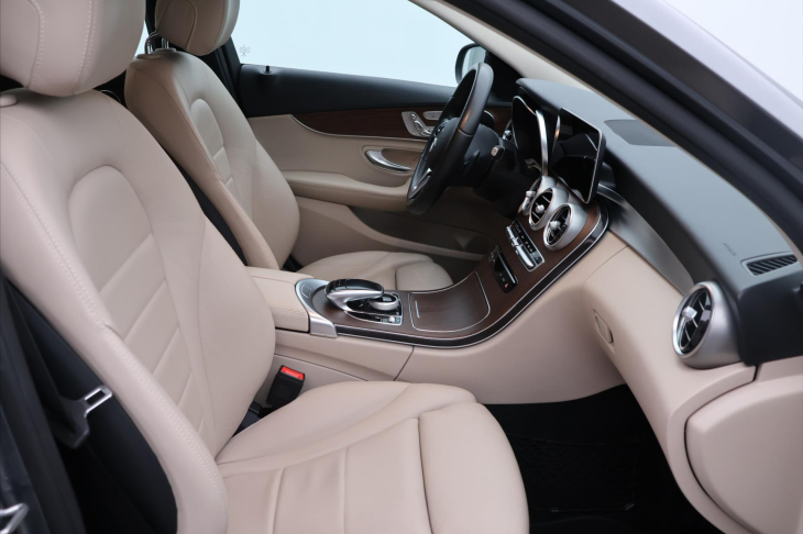 Mercedes-Benz Třídy C 2,0 C300 190kW CZ AMG paket