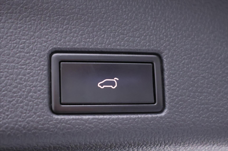 Volkswagen Sharan 2,0 TDI 4M CZ Highline DPH