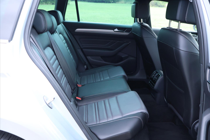 Volkswagen Passat 2,0 TDI DSG R-LINE Matrix