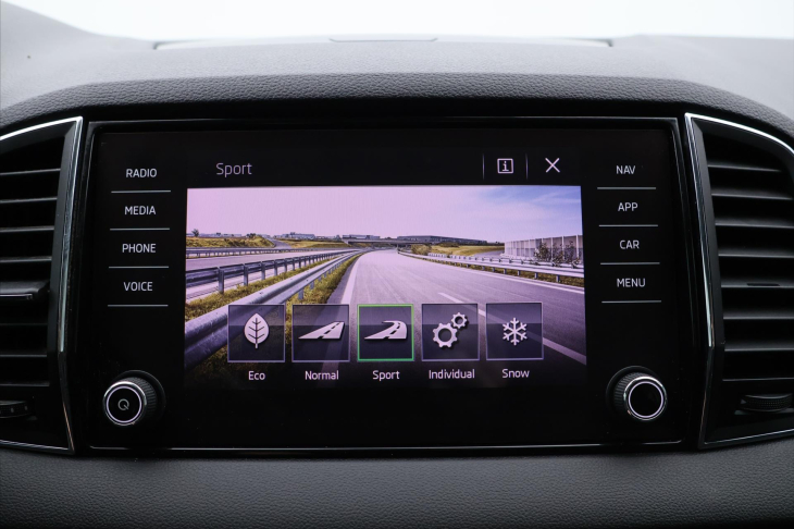 Škoda Karoq 2,0 TDI 110kW Style Tažné LED