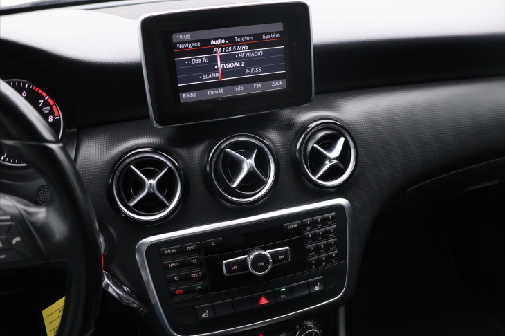 Mercedes-Benz Třídy A 1,6 200i 115kW Klima Kůže