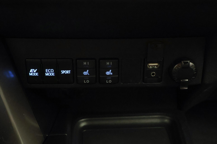 Toyota RAV4 2,5 Hybrid 114kW e-CVT 4WD CZ