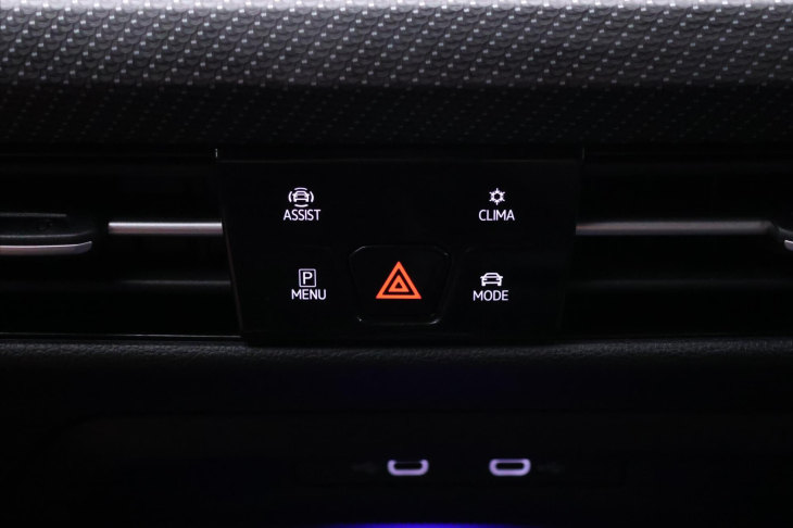 Volkswagen Golf 2,0 TDI R-line DSG Virtual DPH