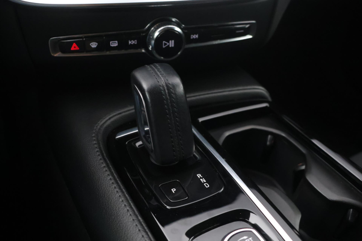 Volvo V60 2,0 T6 186kW 4x4 MomentumPro