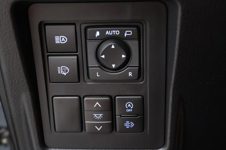 Toyota Land Cruiser 2,8 D-4D 150KW CZ 1.MAJ 4X4