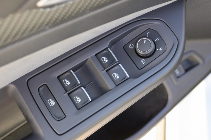 Volkswagen Golf 2,0 TDI R-line DSG Matrix DPH