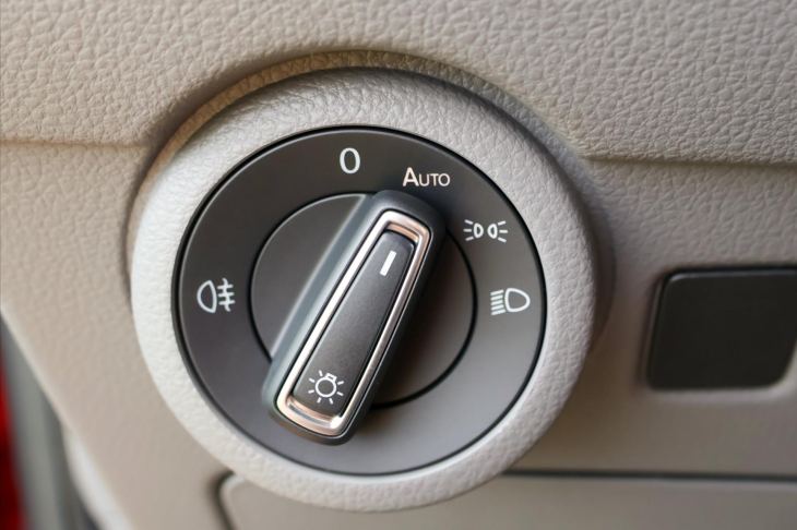 Volkswagen Transporter 2,0 TDI DSG DR 8-Míst Bulli