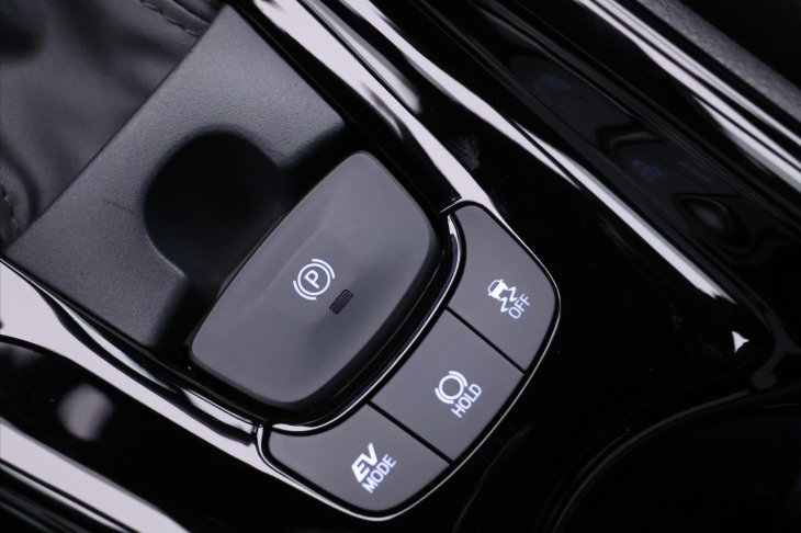 Toyota C-HR 1,8 Hybrid 90KW Style CZ Záruka