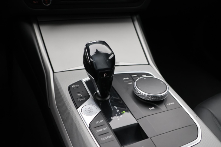 BMW Řada 3 2,0 320d 140 kW xDrive ADVANTAGE